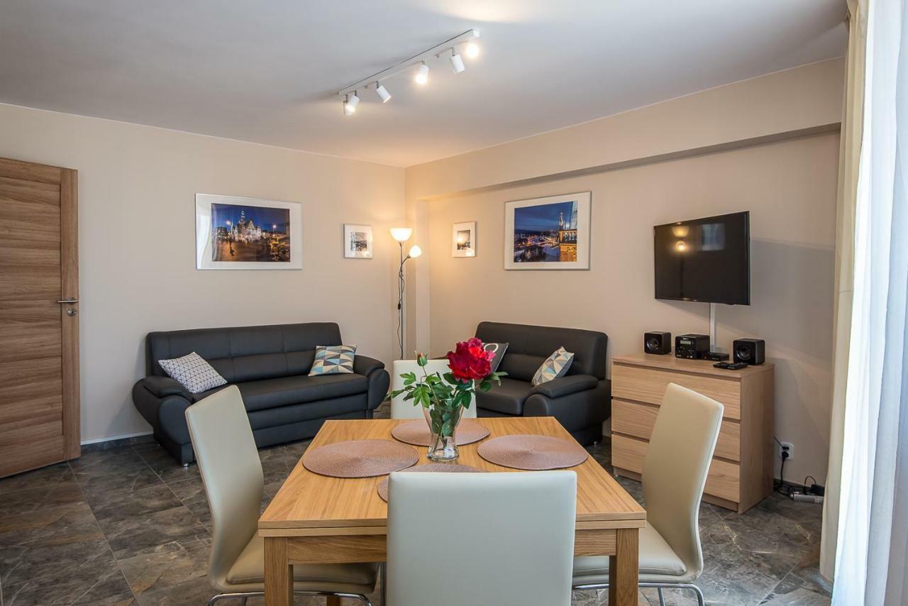 Apartment On Foot