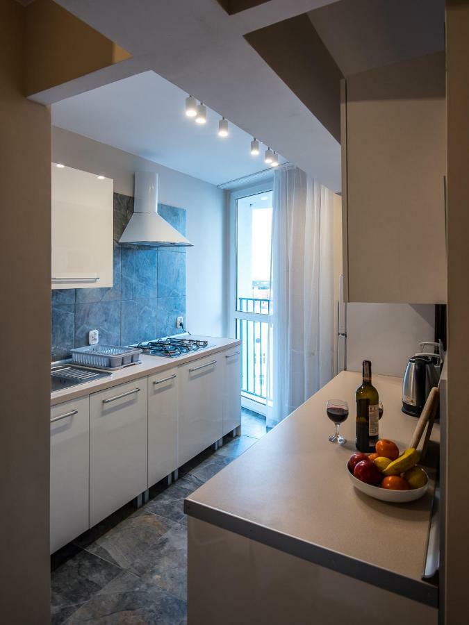 Apartment On Foot *