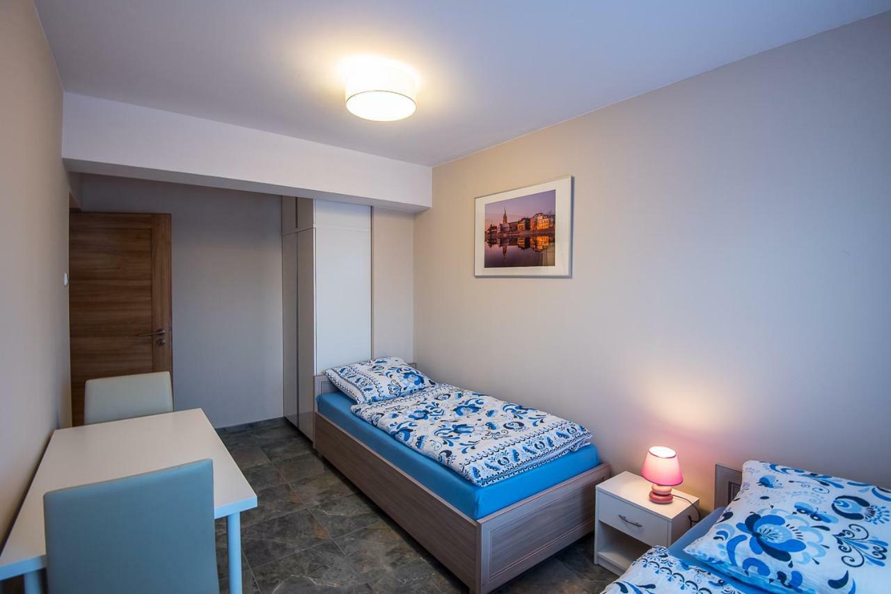 Apartment On Foot